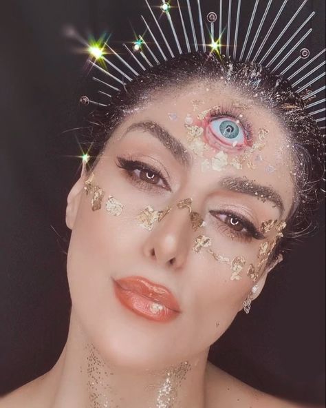 Aida on Instagram: “👁 Third Eye Fantasy Halloween 🎃 Makeup💄 I have three eyes, two to look, one to see!” Third Eye Prosthetic, Evil Eye Costume, Third Eye Costume, 3rd Eye Makeup, Makeup Looks Scary, Third Eye Makeup, Fortune Teller Makeup, Halloween Glamour, Rave Bae