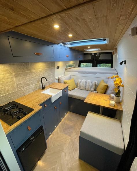 Shower Bed, Mercedes Vario, Camper Interior Design, Van Dwelling, Tiny House Luxury, Van Conversion Interior, Sprinter Camper, Campervan Life, Build A Camper Van