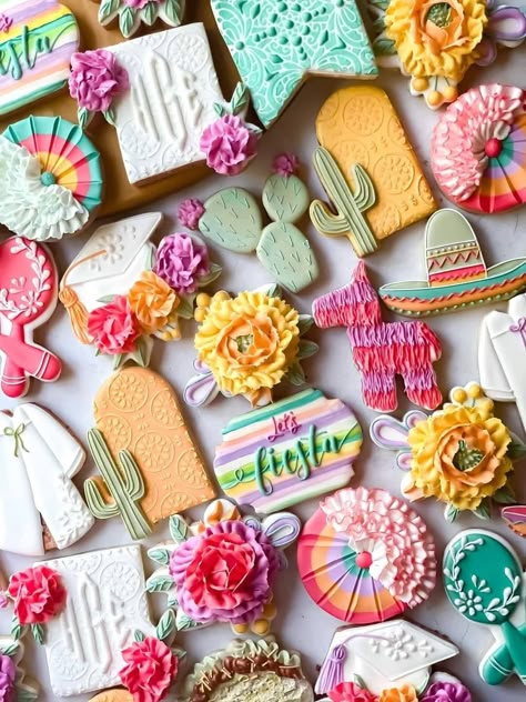 Fiesta Wedding Shower, Pink Graduation Party, Sugar Addict, Mexican Bridal Showers, Wedding Shower Cookies, Mexican Baby Shower, Cookie Sets, Mexican Babies, Royal Icing Sugar