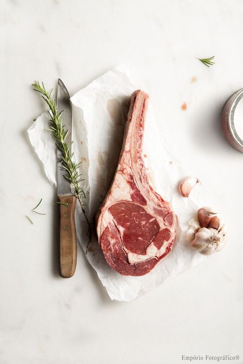 Beef Eye Round Steak, Meat Food Styling, Meat Photography, Meat Art, Meat Store, Cooking The Perfect Steak, Dark Food Photography, Coffee Shop Photography, Premium Meat