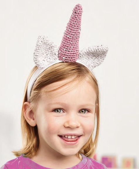 Find out how to make a Unicorn Horn Headband with this free crochet pattern from Top Crochet Patterns Diy Unicorn Horns, Crochet Patterns Top, Unicorn Horn For Horse, Crochet Unicorn Blanket, Crochet Unicorn Hat, Unicorn Horn Headband, Cosplay Horns, Unicorn Ears, Diy Unicorn