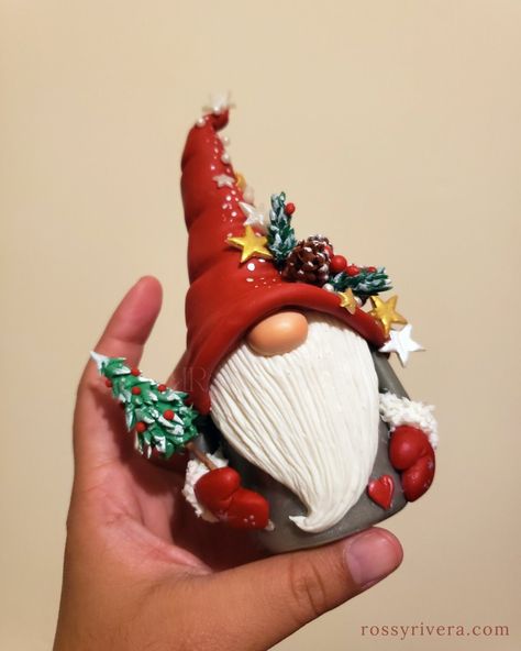 Christmas-themed Gonk made of cold porcelain clay being held Clay Gnomes Diy, Clay Gnomes Diy How To Make, Gnome Noel, Christmas Gonks, Clay Gnomes, Cold Porcelain Clay, Christmas Gonk, Clay Christmas Decorations, Polymer Clay Ornaments