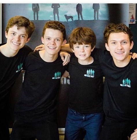 Tom Holland Tom Holland Brothers, Fotos Hd 4k, Tom Holland Peter Parker, Tom Holland Spiderman, Men's Toms, Tommy Boy, Spiderman Homecoming, Marvel Actors, 1k Followers