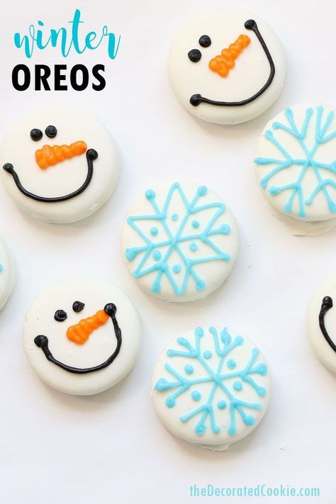 SNOWMAN AND SNOWFLAKE OREOS -- How to decorate store-bought, white fudge covered OREOS with royal icing for Christmas and winter #oreos #christmas #winter #christmascookies #snowflake #snowmanoreos Fudge Covered Oreos, Christmas Oreos, White Fudge, Chocolate Marshmallow Cookies, Santa Ponsa, Cookie Recipes For Kids, Chocolate Chip Shortbread Cookies, Easy Holiday Treats, Baking Treats