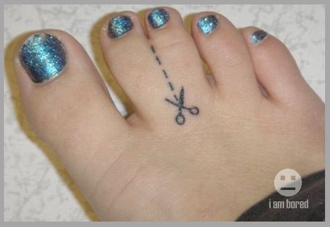 I'm not a tat person, but if I had webbed feet, I'd get one like this! Best 3d Tattoos, Toe Tattoos, Scar Cover Up, Tattoo Fails, Bad Tattoos, 3d Tattoos, Funny Tattoos, Cover Up Tattoo, Foot Tattoo