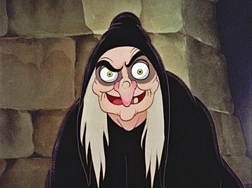 Ava the evil old witch who has no soul and feasts on the hearts of others. Queen Grimhilde, Snow White Witch, Makeup Witch, Snow White 1937, Witch Gif, Halloween Makeup Witch, Disney Evil Queen, Old Hag, Evil Witch