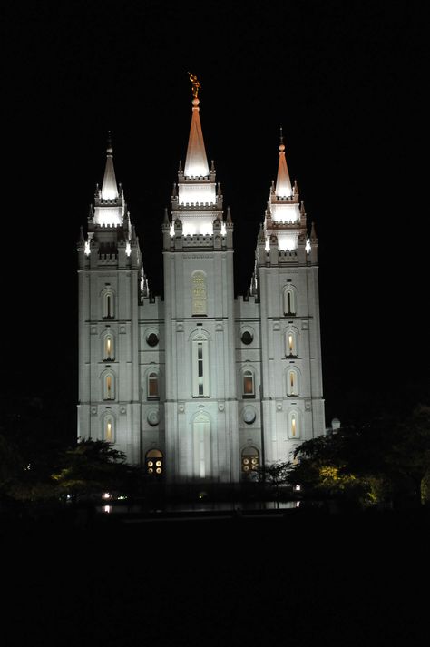 Temple Square in Salt Lake City at night Lds Aesthetic, Later Day Saints, Temple Square, City At Night, Mormon Temple, Lds Temple, Lds Temples, Salt Lake City Utah, Night City