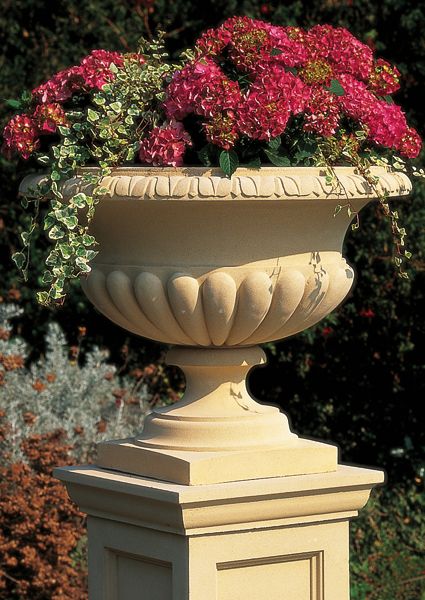 Urn arrangements