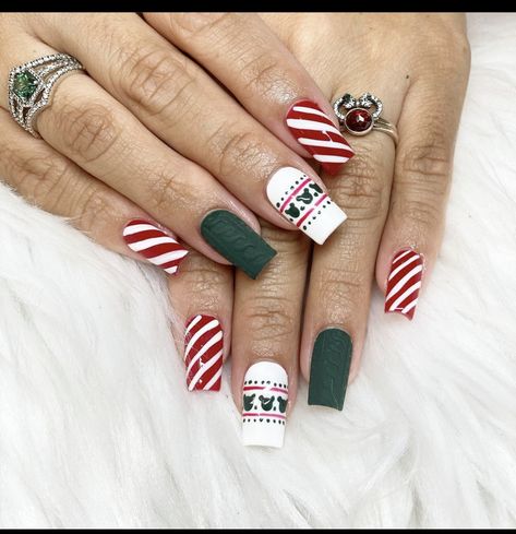 Milk And Cookies For Santa, Disney Christmas Nails, Christmas Eve Plate, Christmas Nail Ideas, Holiday Nails Christmas, Candy Cane Nails, Christmas Manicure, Meet Santa, Cookies For Santa