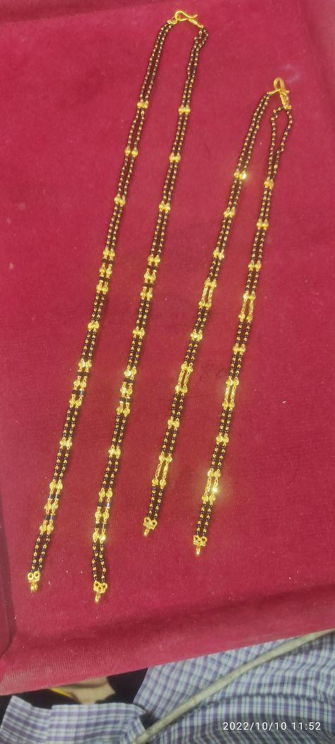 Kari Mani Mangalsutra, Pretty Gold Necklaces, Mangalsutra Design, Black Beads Mangalsutra, Black Beads Mangalsutra Design, New Gold Jewellery Designs, Antique Gold Jewelry Indian, Gold Mangalsutra Designs, Gold Mangalsutra