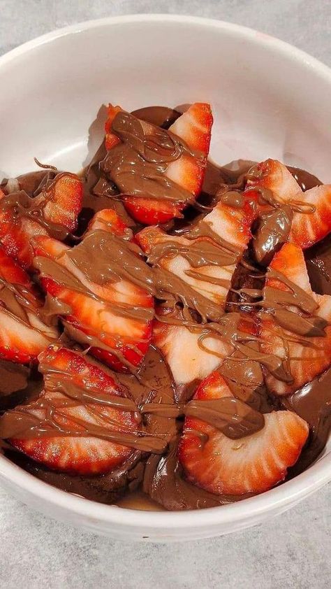 Tayler Morin Choco Covered Strawberries, Chocolate Strawberry Aesthetic, Strawberries Covered In Chocolate, Strawberries With Chocolate, Strawberry With Chocolate, Heart Strawberries, Choco Strawberry, Strawberries And Chocolate, Strawberry And Chocolate