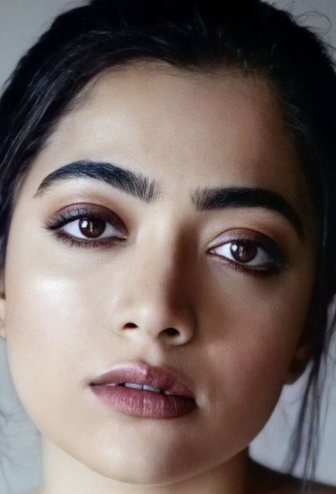 Mrunal Thakur Face Close Up, Rashmika Mandana Face Closeup, Close Up Faces, Nice Face, Crayon Lipstick, Rashmika Mandanna, Celebrity Facts, Rakul Preet, Actress Images