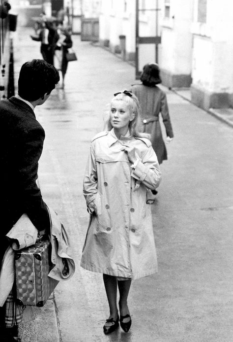 Patterson Maker Catherine Deneuve Trench Coat, Catherine Deneuve Style, Umbrellas Of Cherbourg, Nice Aesthetic, Feminine Tomboy, Bridget Bardot, Poppy Delevingne, French Cinema, Classic Trench Coat