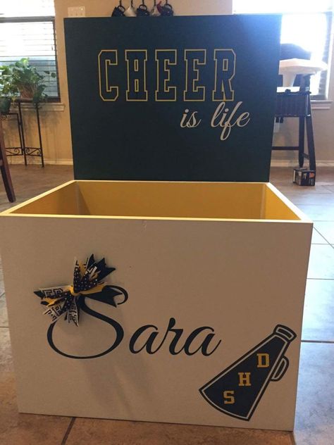 Cheerleading Boxes Designs, Senior Cheer Box Ideas, Cheer Boxes To Stand On, Cheer Box Designs, Cheer Boxes Designs High School, Cheer Box Ideas High School, Cheer Box Ideas, Senior Baskets, Port Outfit