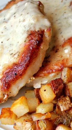 Breakfast Pork Chops, Pork Chops With Gravy, Skillet Pork Chops, Pork Chops And Gravy, Meat And Potatoes, Pork Chop Recipes Baked, Pork Dinner, Boneless Pork Chops, Chops Recipe