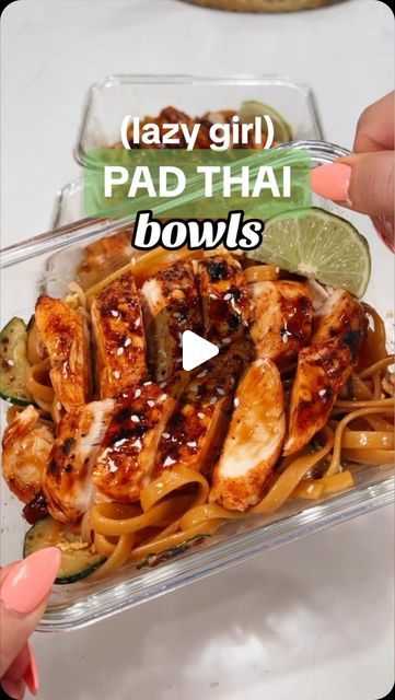 Lazy Girl Meals, Thai Bowls, Lazy Meal Prep, Makayla Thomas, High Protein Dishes, Easy Weekday Meals, Tiktok Recipes, Better Than Takeout, Fitness Plans