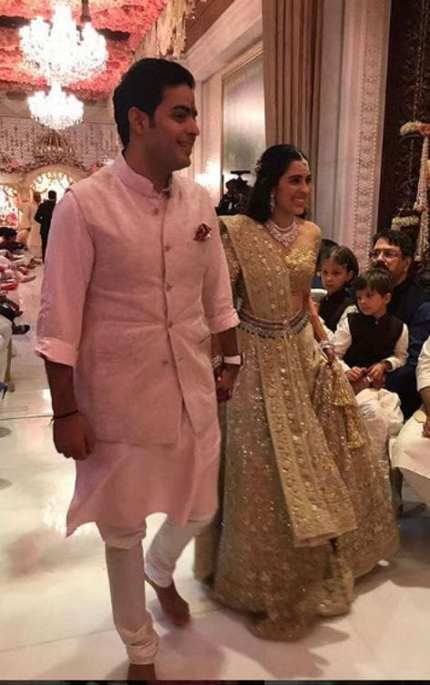 Anil Ambani Arrives With Wife Tina Ambani And Sons At Akash Ambani-Shloka Mehta's Wedding Tina Ambani, Akash Ambani, Nita Ambani, Latest Bridal Dresses, Girl Birthday Decorations, Wedding Of The Year, Heavy Embroidery, Indian Bridal Outfits, Engagement Dresses