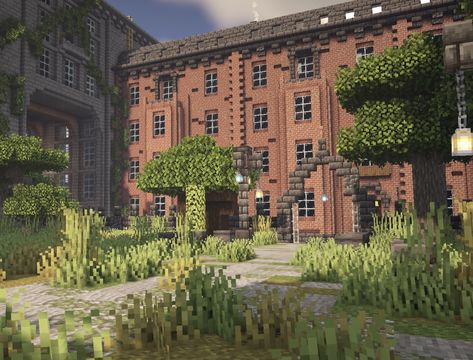 Minecraft Terraced House, Minecraft Zombie Apocalypse Builds, Western Minecraft Builds, Minecraft Plaza, Minecraft Courtyard, Minecraft Industrial Building, Minecraft Warehouse, Minecraft Hospital, Minecraft Create Mod