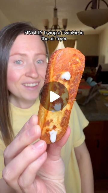 Fried Twinkies Air Fryer, Air Fryer Twinkies, Air Fried Twinkies, Twinkie Desserts, Deep Fried Twinkies, Fried Twinkies, Air Frying, Snack Cake, Taste Testing