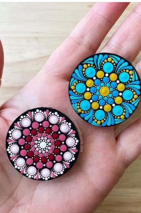 Dot Mandala Coasters, Dot Mandala Patterns Simple, Mandala Magnets, Hand Painted Necklace, Mandala Jewelry, Mandala Painted Rocks, Mandala Rock Art, Stone Art Painting, Mandala Art Therapy