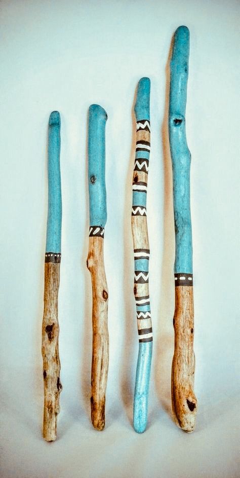 Driftwood Sticks, Painted Wood Crafts, Coastal Blues, Painted Driftwood, Didgeridoo, Driftwood Projects, Zen Style, Coastal Boho, Stick Art