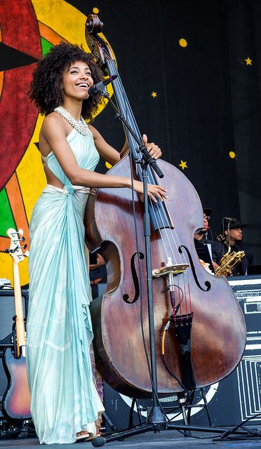 Esperanza Spalding ...looking gorgeous as ever! Esperanza Spalding, Jazz Art, Jazz Artists, Soul Jazz, Female Musicians, Double Bass, Smooth Jazz, Women In Music, Jazz Musicians