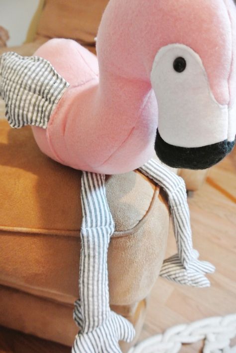 Flamingo Sewing Pattern, Flamingo Stuffed Animal, Stuffed Animal Ideas, Flamingo Toy, Make A Stuffed Animal, Animals Crafts, Animal Ideas, Animals Pattern, Sewing School