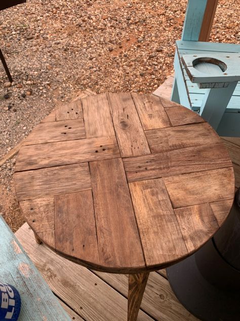 Diy Rustic Round Dining Table, Homemade Round Table, Diy Round Wood Table, Diy Round Table Top, Diy Round Table, Diy Round Dining Table, Rustic Round Table, Rustic Round Dining Table, Diy Patio Table