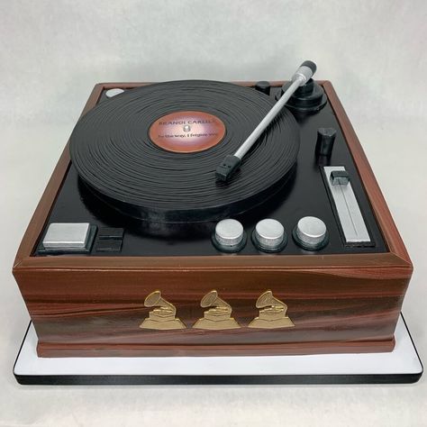 Turntable Cake, Music Cakes, Lego Dragon, Star Wars Theme Party, Dragons Love Tacos, Baked Cakes, Realistic Cakes, Cakes Wedding, Cakes For Men