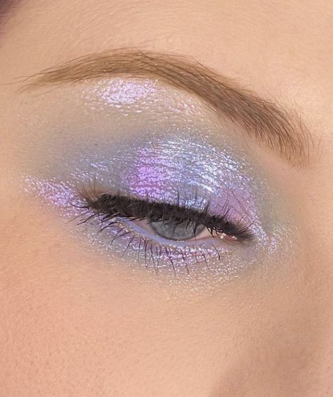 Irredescent Eye Makeup, Mermaid Makeup Purple, Periwinkle Eye Makeup, Lavender Eye Makeup Wedding, Periwinkle Makeup Looks, Periwinkle Eyeshadow, Periwinkle Makeup, Iridescent Eye Makeup, Aura Makeup