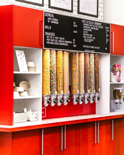 Looking for fun things to do in New York City with kids? A look inside Kellogg's NYC Cafe in Union Square. Kids Corner In Cafe, Kids Cafe Ideas, Cereal Branding, Kids Cafe Interior, Matcha Snacks, Cereal Cafe, Milky Bar, Nyc Cafe, New York City With Kids