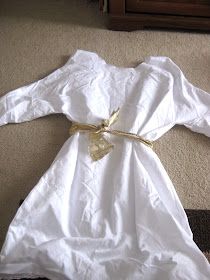 This Little Project: DIY Nativity Costume: Angel (and swaddling clothes) Boys Angel Costume, Kids Angel Costume, Angel Costume Diy, Biblical Costumes, Fairy Costume Diy, Swaddling Clothes, Nativity Costumes, Diy Angels, Diy Nativity