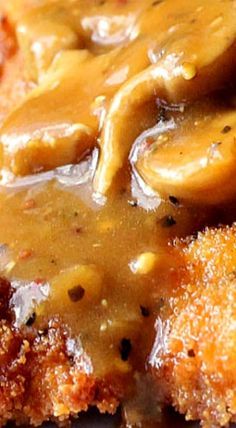 German Pork Schnitzel, Slovak Christmas, Gravy Mushroom, German Meals, Pork Schnitzel Recipe, German Schnitzel, German Dishes, German Food Authentic, Schnitzel Recipes