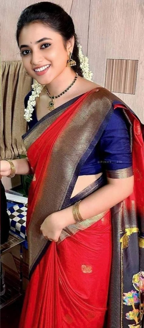 Priyanka Mohan, Indian Woman, Beautiful Dresses Short, Beauty Images, Beautiful Smile Women, Saree, India, Red, Beauty