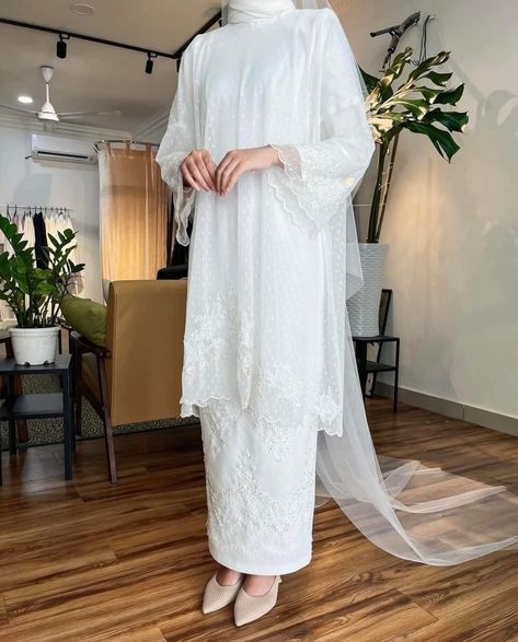 Formal Dress Hijab, Simple Wedding Dress Hijab, Foto Akad, Malay Wedding Dress, Baju Kahwin, Nikah Outfit, Minimal Wedding Dress, Muslimah Wedding Dress, Nikah Dress