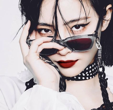 Take Off Glasses Pose, Adjusting Glasses Reference, Pose With Sunglasses, Poses With Sunglasses, Xu Kiki, Sunglasses Pose, Adjusting Glasses, Kiki Xu, Xu Jiaqi