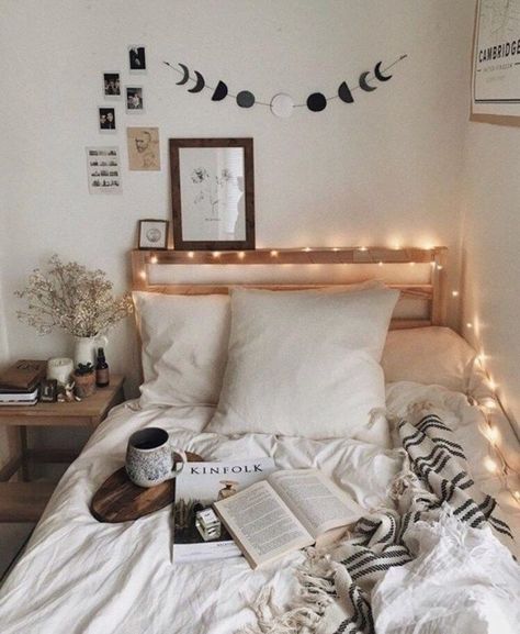 Affordable Living Room Decor, Chic Bedroom Design, Design Ložnic, Zimmer Diy, Dekorasi Kamar Tidur, Feel Like Home, Weekend Plans, Chic Bedroom, Autumn Vibes