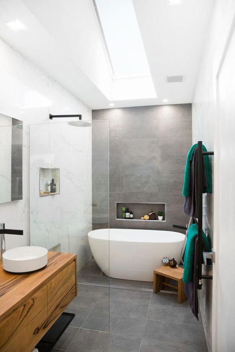 Reno Rumble: Week 2 house reveals - The Interiors Addict #bathroomtiles New Bathroom Designs, Bad Inspiration, Decor Baie, Ensuite Bathrooms, Bathroom Spa, Trendy Bathroom, Main Bathroom, Bathroom Layout, Bath Room