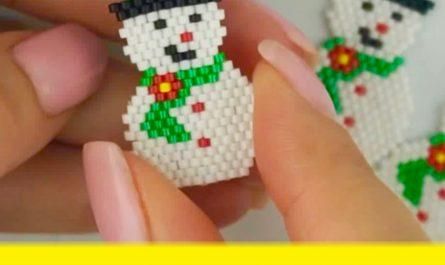 Diy Beaded Snowman Ornaments, Xmas Beading Patterns, Brick Stitch Pattern Earring Free, Easy Beading Patterns Free, Beaded Snowman Ornament, Brick Stitch Earrings Pattern Tutorials, Christmas Beading Patterns Free, Beaded Ornaments Diy Free Pattern, Seed Bead Crafts Diy Free Pattern