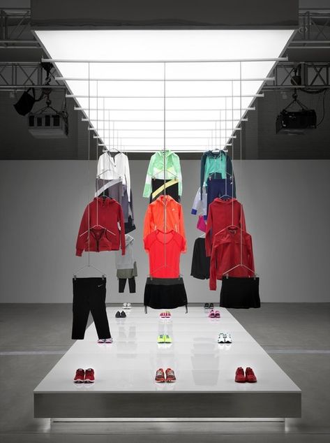 Gallery of Nike Pop Up Showroom / Maggie Peng & Albert Tien - 19 Cool Clothing Displays, Tiered Retail Display, Showroom Design Fashion, Fashion Display Window, Creative Clothing Display, Nike Pop Up, Retail Pop Up, Fashion Pop Up, Clothing Pop Up