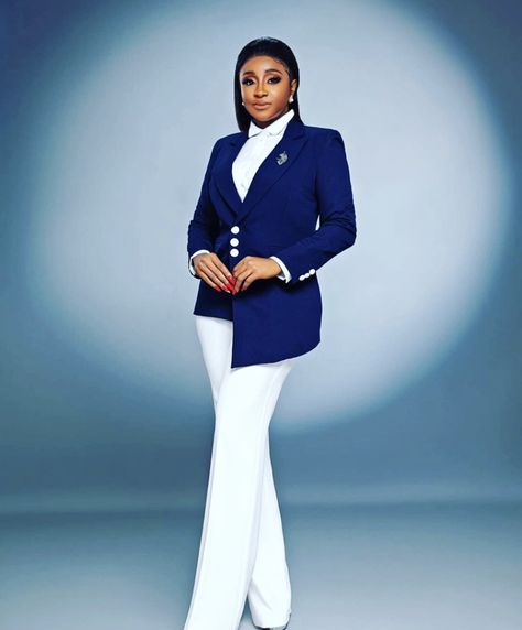 Female Executive Outfit, Official Photoshoot Poses For Women, Corporate Poses Women, Convocation Photoshoot, Corporate Poses, Professional Poses, Executive Outfit, Official Clothes, Corporate Photoshoot