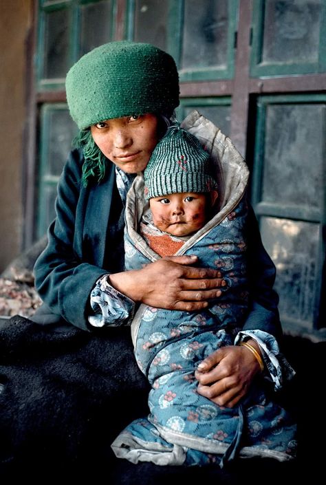 Steve Mccurry Portraits, Steve Mccurry Photos, Human Element, Photojournalism Photography, Steve Mc, Steve Mccurry, Rare Images, People Of The World, World Cultures