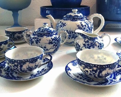 Blue And White Crockery, Blue Tea Aesthetic, Teapot Crafts, Fine China Tea Set, Blue Table Settings, Blue Tea Cup, Blue Dinnerware, Blue Tea, Blue White Decor