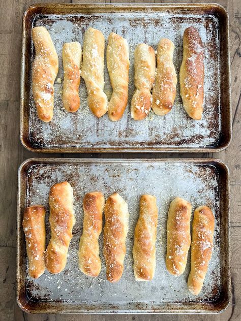 These Bread Machine Breadsticks are soft and delicious! Let your bread machine make the dough, then you can shape it into tasty breadsticks. Then bake and brush with melted butter and Parmesan cheese. Simple and tasty. Bread Machine Bread Sticks, Bread Machine Pretzel Dough, Bread Machine Breadsticks, Breadman Bread Machine, Bread Machine Bread, Bread Machine Recipes Sweet, Bread Twists, Best Bread Machine, Pretzel Dough