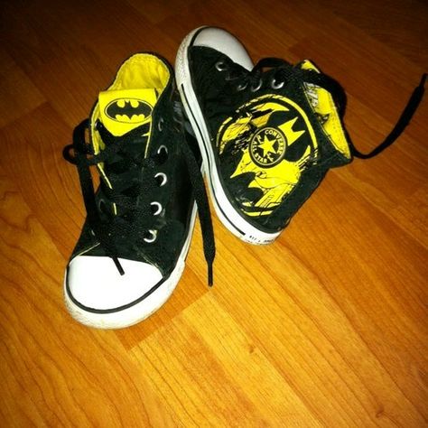 Batman Converse, Dc Sneakers, Batman Aesthetic, Batman Shoes, Black Batman, Converse High Top, All Star Sneakers, Toddler Converse, Star Sneakers