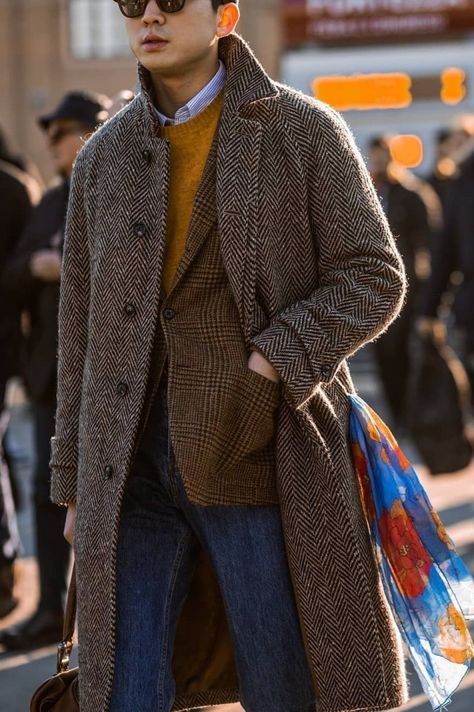 Snob-Dog. Winter Fashion For Men, Coat Ideas, Tweed Overcoat, Mens Overcoat, Waxed Cotton Jacket, Winter Outfits Men, Mens Outfit Inspiration, Weather Report, Fashion For Men