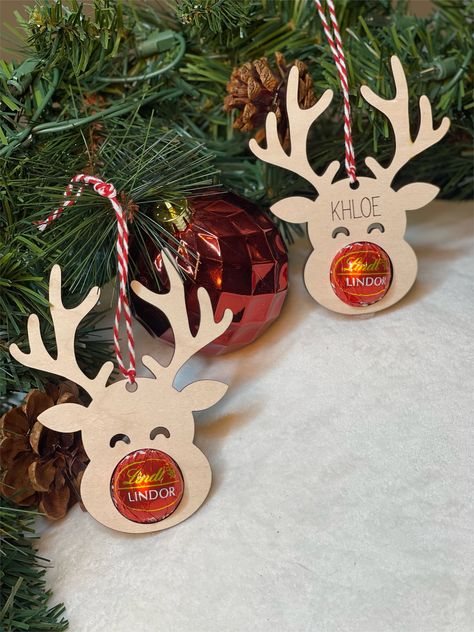 Reindeer Chocolate, Stocking Name Tags, Wood Laser Ideas, Reindeer Ornament, Lindt Chocolate, Chocolate Christmas, Reindeer Ornaments, Candy Holder, Christmas Chocolate