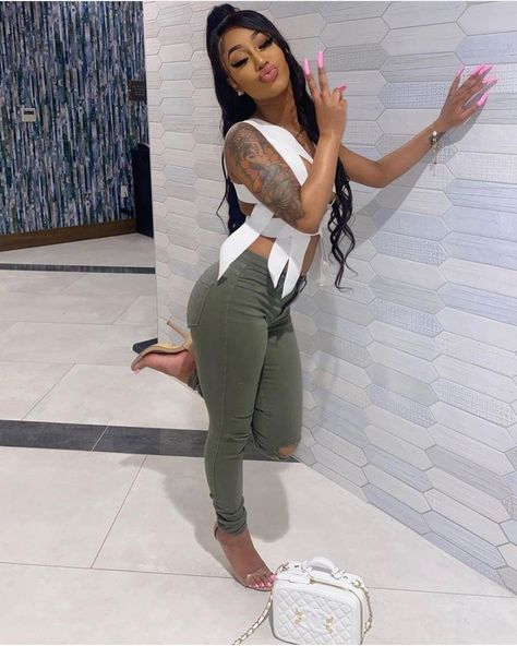 Aw’ Chic Boutique sur Instagram : Change the vibe 💕😍 @ladiiscorpio in our “big Luigi” top 🛍 shop awchic.com link in bio 💫 Club Attire, Olive Jeans, Robes Glamour, Outfits For Girls, Hoco Dresses Short, Skater Girl Outfits, Swag Outfits For Girls, Streetwear Fashion Women, Cute Swag Outfits