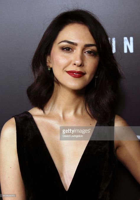 Actress Nazanin Boniadi attends the premiere of Starz's 'Counterpart' at the Directors Guild of America on January 10, 2018 in Los Angeles, California. Pale Olive Skin, Nazanin Boniadi, Italian Cannoli, Brunette Girls, Black Brown Hair, Iranian Beauty, Colour Analysis, Brown Eye, Women Faces