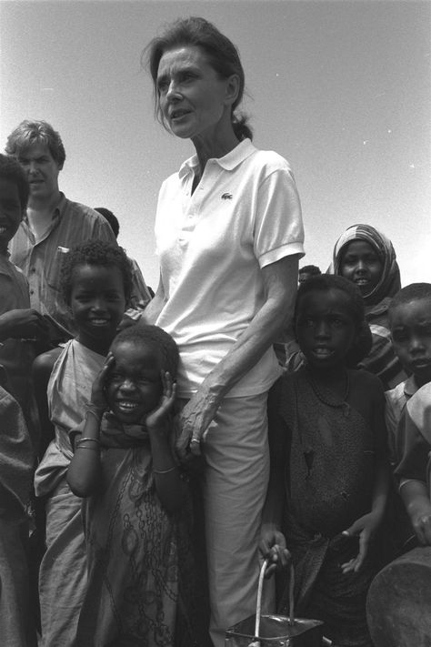 Audrey Hepburn Humanitarian, Audrey Hepburn Unicef, Audrey Hepburn Children, Poor Country, Fashion Workshop, Audrey Hepburn Quotes, Audrey Hepburn Style, Katharine Hepburn, Bette Davis